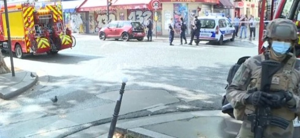 Attentato a Parigi, alcune persone ferite a colpi di mannaia vicino all'ex sede di Charlie Hebdo